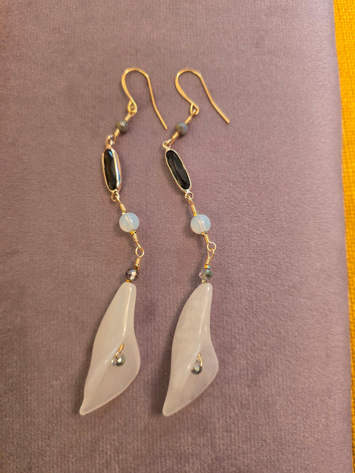 Natural white flower bead earrings