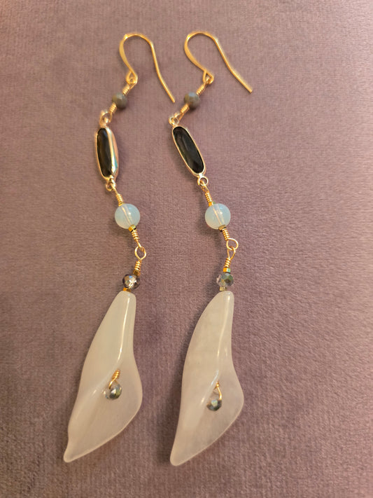 Natural white flower bead earrings