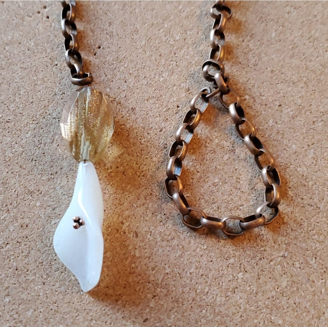 White Natural Stone Flower Copper  Chain Necklace