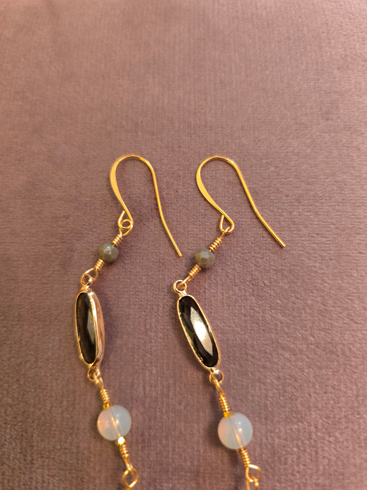 Natural white flower bead earrings