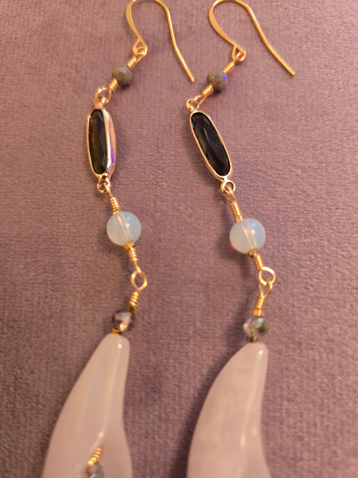 Natural white flower bead earrings