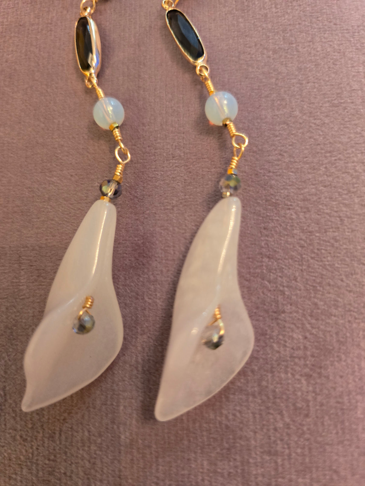 Natural white flower bead earrings